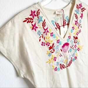 Solitaire Floral Embroidered Cream Cap Sleeve Boxy V Neck Tee Shirt Small